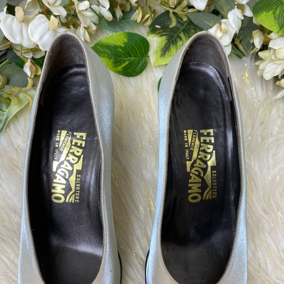 Salvatore Ferragamo Vintage Shiny Fabric Heel 7.5 - Picture 5 of 8